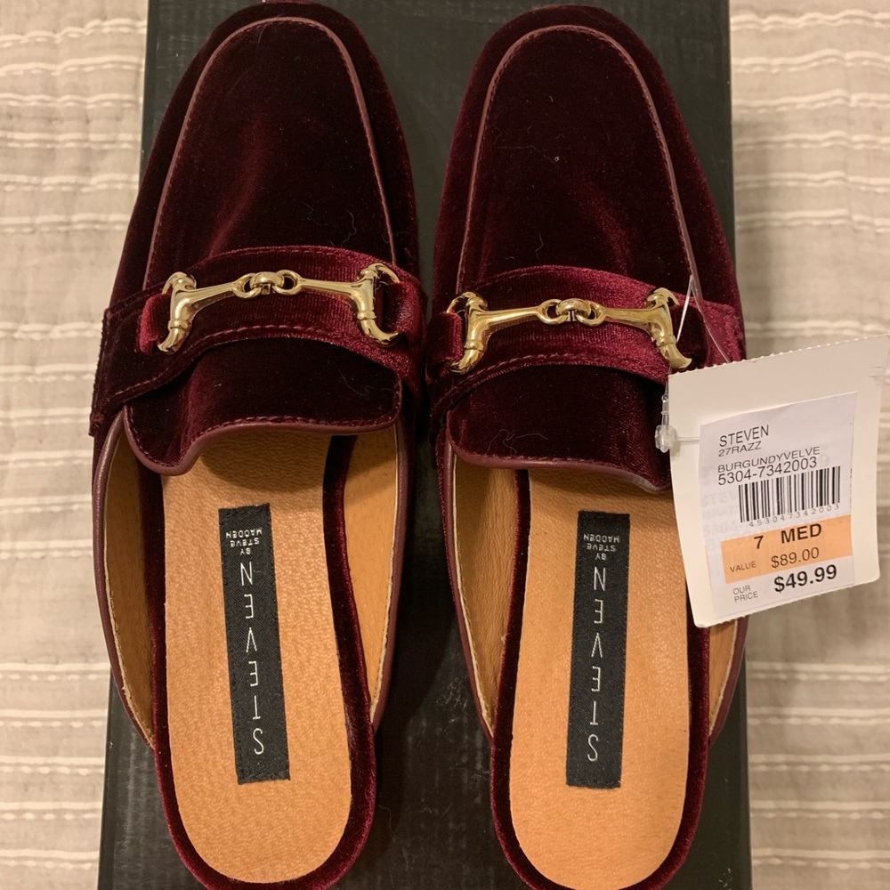 NWT - STEVEN - Burgundy Velvet Mule - Size: 7